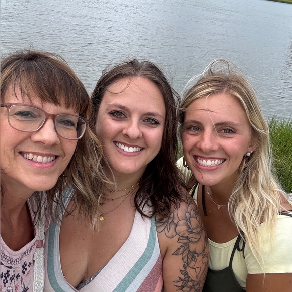 Meet your Posher, Melanie - Picture 2 of 4